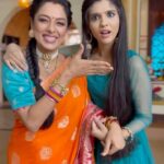 Rupali Ganguly Instagram - With my cutie Pranupie Trend shayad khatam ho raha hai, par yeh dosti ki toh shuruwat hai… PS. There were no rehearsals, no retakes, yeh bas one and only take tha, joh main daal rahi hu... We got this chance of doing this during the shoot of #BaateinKuchAnkaheeSi !! @aliaabhatt @ranveersingh @dharmamovies #Anupamaa #YehRishtaKyaKehlataHai #feelkaroreelkaro #feelitreelit #reels #reelsinstagram #jhumka #pranalirathod #jaimatadi #jaimahakal #rupaliganguly