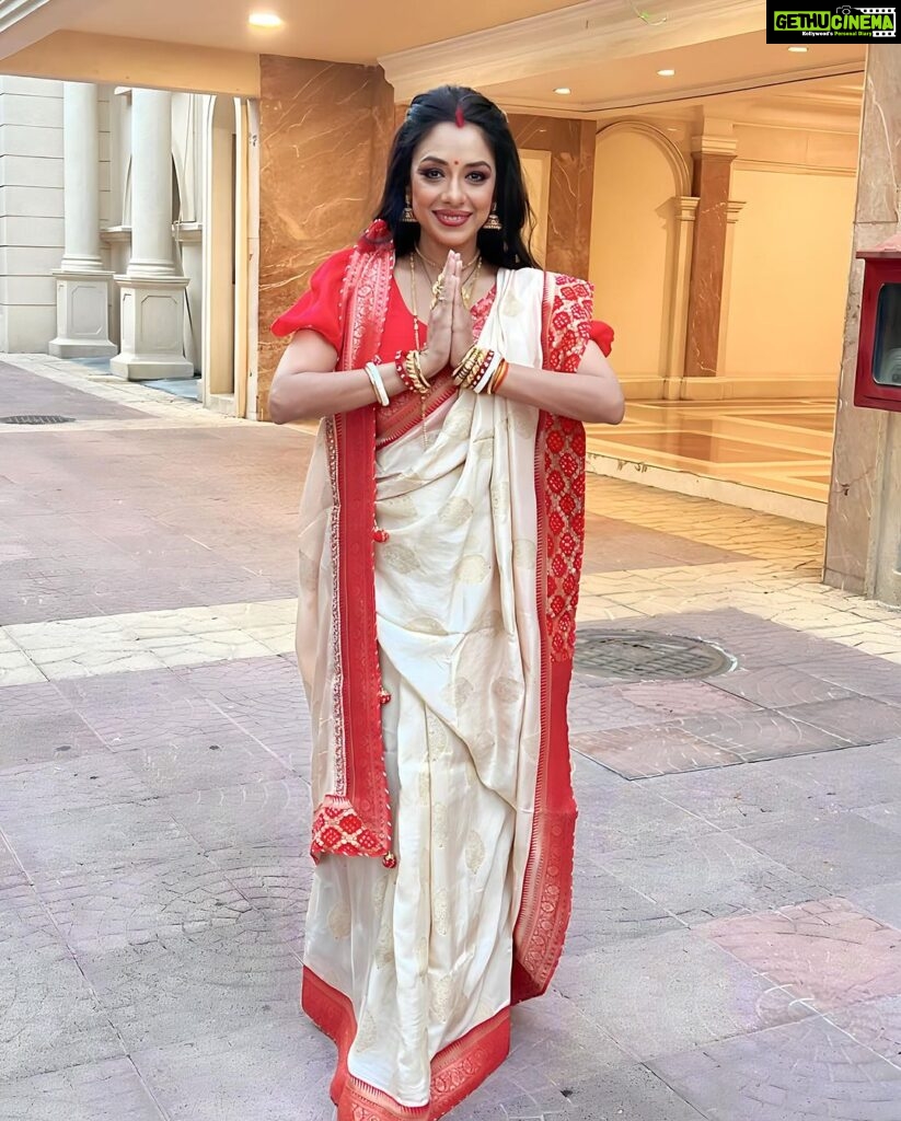 Rupali Ganguly Instagram - Shubho Doshomi ❤️🙏🏻 All set for Shidoor Khela ❤️ #pujo #navratri #durgapuja #bengali #bengaligirl #rupaliganguly #anupamaa #jaimatadi #jaimahakal #instagood Thank u for the saree @loonkerdeepika MUH @stylistsony @shivkumar2655 @nitishsingh291