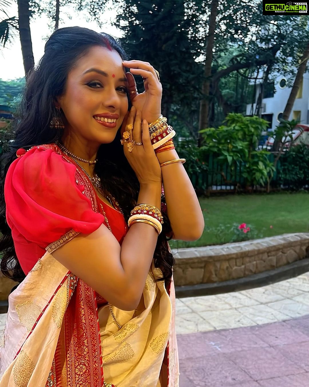 Rupali Ganguly Instagram - Shubho Doshomi ❤️🙏🏻 All set for Shidoor Khela ❤️ #pujo #navratri #durgapuja #bengali #bengaligirl #rupaliganguly #anupamaa #jaimatadi #jaimahakal #instagood Thank u for the saree @loonkerdeepika MUH @stylistsony @shivkumar2655 @nitishsingh291