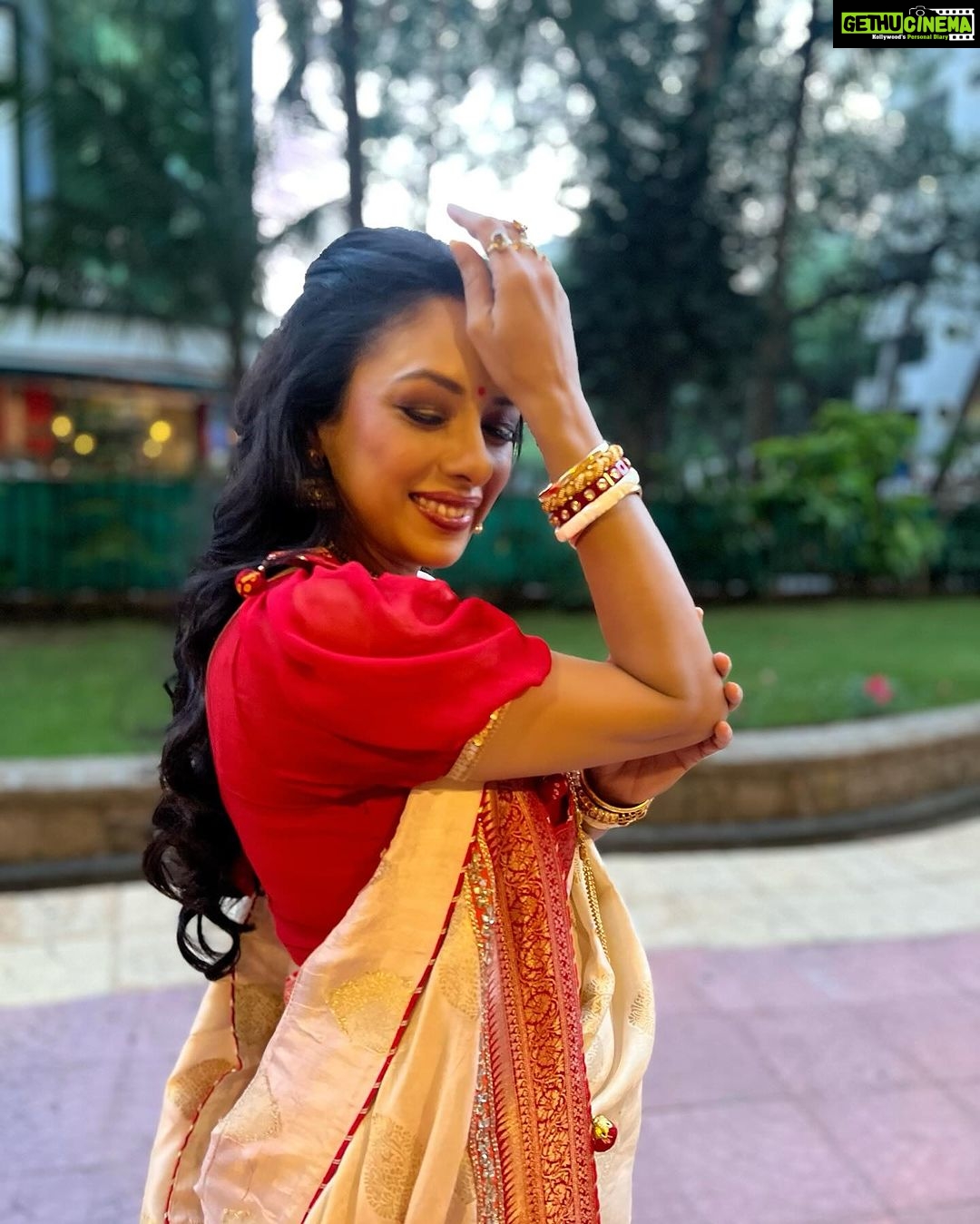 Rupali Ganguly Instagram - Shubho Doshomi ❤️🙏🏻 All set for Shidoor Khela ❤️ #pujo #navratri #durgapuja #bengali #bengaligirl #rupaliganguly #anupamaa #jaimatadi #jaimahakal #instagood Thank u for the saree @loonkerdeepika MUH @stylistsony @shivkumar2655 @nitishsingh291