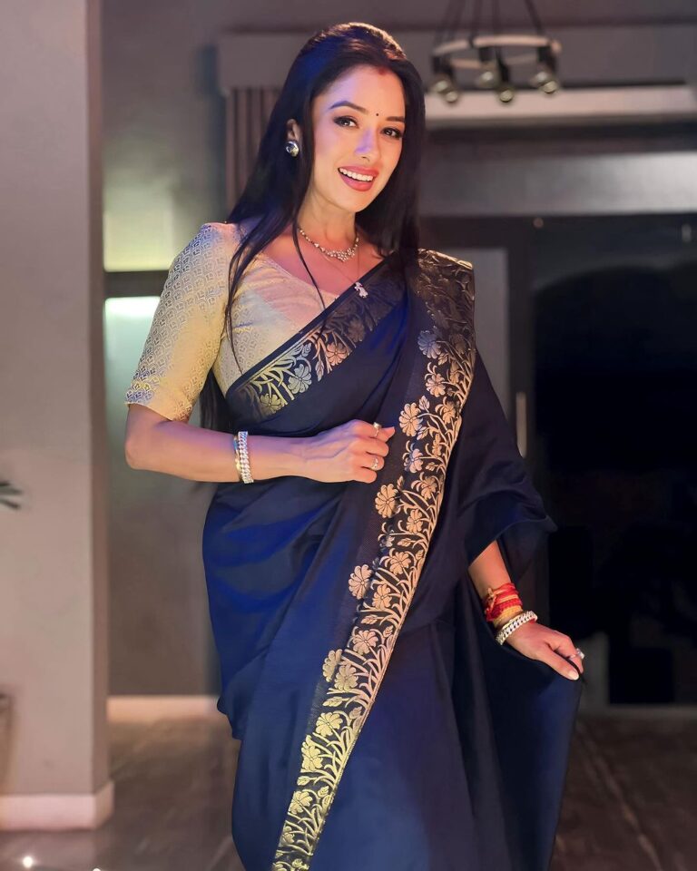 Rupali Ganguly Instagram - The Day of Maa Kushmanda ❤️🙏🏻 Day 4 Navratri 💙 She represents joy and creativity,stability and strength, elegance and dignity ❤️🙏🏻 #navratri #day4 #blue #rupaliganguly #anupamaa #jaimatadi #jaimahakal #instagood
