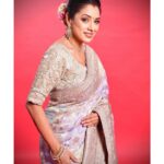 Rupali Ganguly Instagram - Jai Mata Di ❤️🙏🏻 Aapko aur aapke Parivaar ko Navratri ki dher saari shubhkaamnaaein ❤️🙏🏻 Styled by @thedotdiary @thedottstye Outfit by @emiraasbyindrani @indranisarees247 Jewellery @aurumdestinationjewels #navratri #day1 #blessed #gratitude #rupaliganguly #anupamaa #instagood #instagram #sareelove #jaimatadi #jaimahakal