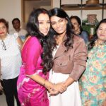 Rupali Ganguly Instagram - Met these beautiful ladies the other night..all our REAL life Anupama's who gave me so much love..so much warmth..so much happiness..it was a lovely experience meeting all you amazing women ..what you do for your homes and your family is commendable.. and sharing my journey with you'll has only made our connection an even more special one..thank you @shethepeopletv for organizing this wonderful opportunity.. THU THU THU ❤ #womenwelfare #shethepeople #jaimatadi #anupamaa #jaimahakal #rupaliganguly