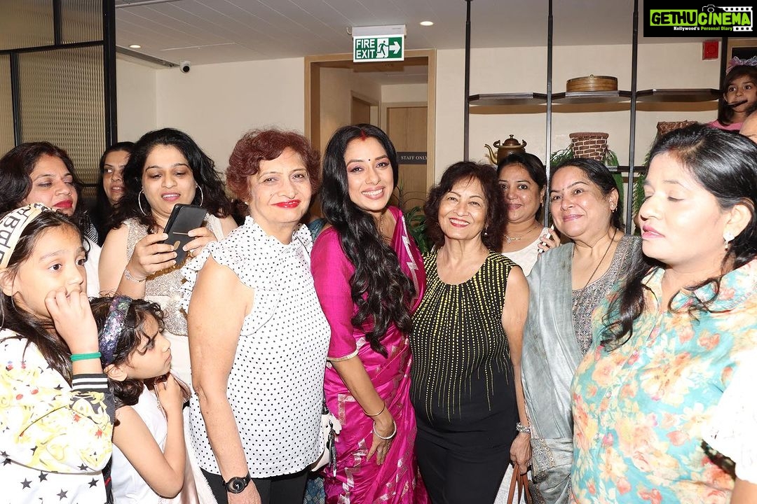 Rupali Ganguly Instagram - Met these beautiful ladies the other night..all our REAL life Anupama's who gave me so much love..so much warmth..so much happiness..it was a lovely experience meeting all you amazing women ..what you do for your homes and your family is commendable.. and sharing my journey with you'll has only made our connection an even more special one..thank you @shethepeopletv for organizing this wonderful opportunity.. THU THU THU ❤ #womenwelfare #shethepeople #jaimatadi #anupamaa #jaimahakal #rupaliganguly