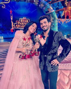 Rupali Ganguly Instagram - It’s the team work that makes dream work ❤️🙏🏻
🧿🧿🧿
Every award that I hold for Anupamaa belongs to u @rajan.shahi.543 🙏🏻🙏🏻

The precious Star Parivaar Awards Team ❤️
A huge round of applause for The people behind the camera who made us shine ❤️🙏🏻 Thank you for putting up a splendid show 👏🏻👏🏻👏🏻
Ankita , Linda , Vibhor , Todi , Anjali …. 
Kshitij, Makkar , Suri , Rahul Shetty , Kosha and all the wonderful people of team @starplus and team @fullscreenentertainment 🙏🏻🙏🏻
Blessed to be on the best #starplus ❤️🙏🏻
And @arjunbijlani you are absolutely the cutest … totally adore u 🤗😘
My cutiepie Pranupie I love u @pranalirathodofficial 😘

@vibhorratna @todi.aditi @lindab_05 @neha_makkar13 @hoodaankita @anjalisharma1828_  @neha_makkar13 
@kshitijbaldota thank u so so so much 🙏🏻

#anupamaa #rupaliganguly #starparivaarawards #starparivaarawards2023 #gratitude #blessed #instagood #jaimatadi #jaimahakal