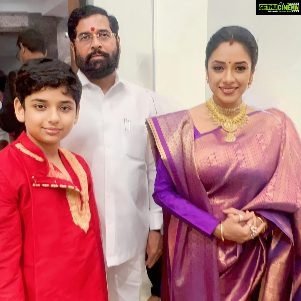 Rupali Ganguly Instagram - Blessed to have had a beautiful darshan of Ganpati Bappa @cmomaharashtra_ residence and Honored to have met our respected @mieknathshinde 🙏🏻 Thank you Sir for the warm hospitality Rudransh and me had a wonderful time 🙏🏻 #ganpatibappamorya #blessed #gratitude #anupamaa #rupaliganguly #jaimahakal #jaimatadi
