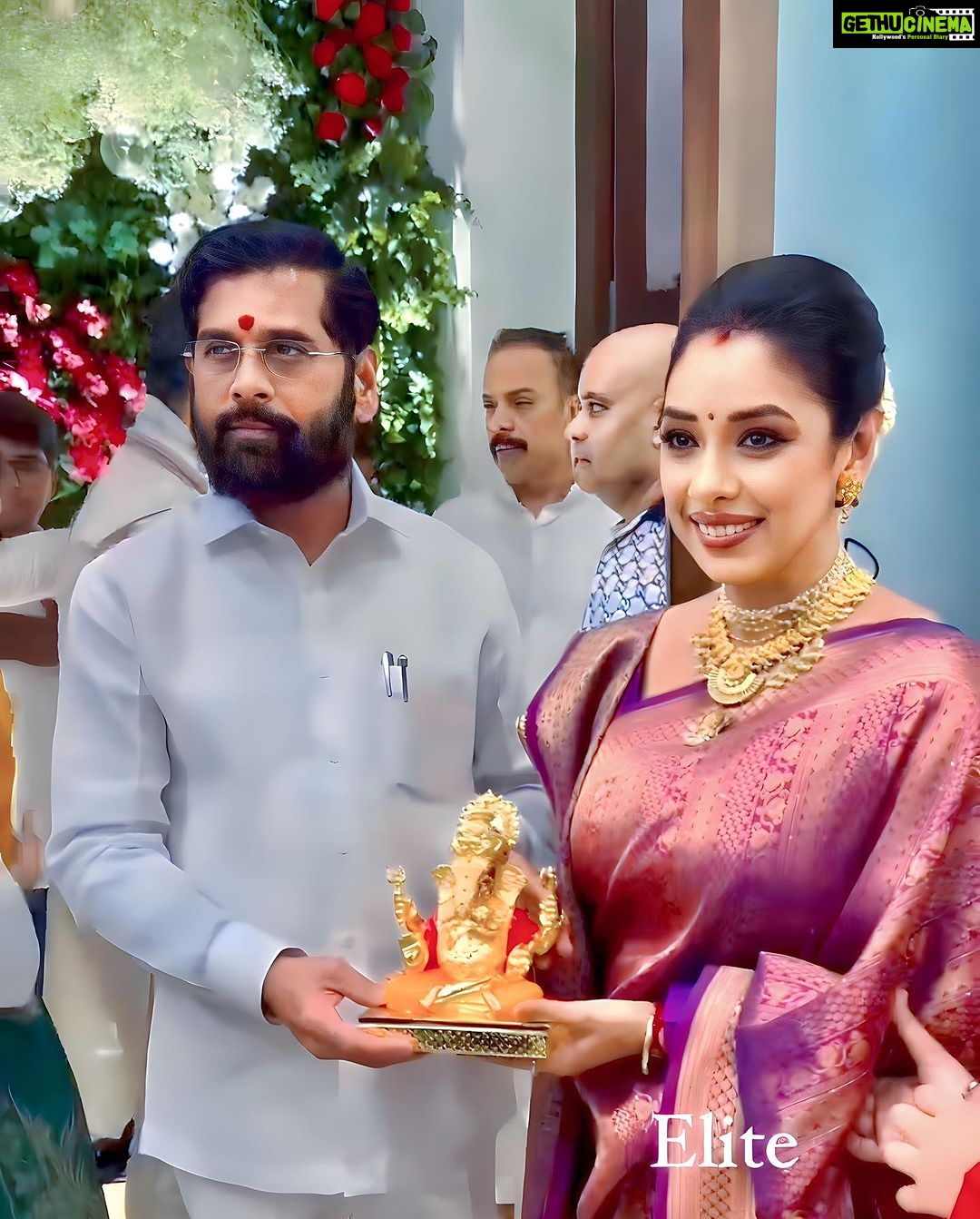 Rupali Ganguly - 189.3K Likes - Blessed to have had a beautiful darshan of Ganpati Bappa @cmomaharashtra_ residence and Honored to have met our respected @mieknathshinde 🙏🏻
Thank you Sir for the warm hospitality
Rudransh and me had a wonderful time 🙏🏻
#ganpatibappamorya #blessed #gratitude #anupamaa #rupaliganguly #jaimahakal #jaimatadi