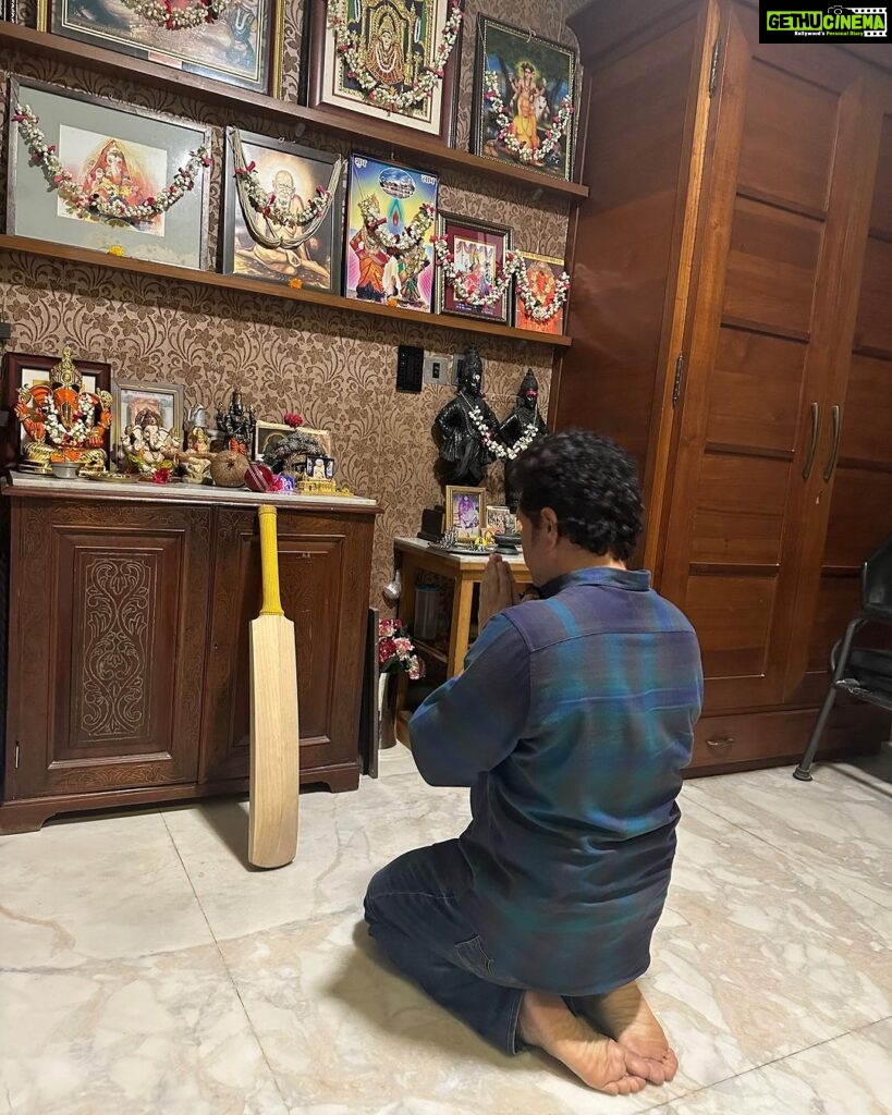 Sachin Tendulkar Instagram - Happy Dussehra to all celebrating Vijaya Dashami!🏏 Just as the ball sails over the boundary, may the triumph of good over evil clear all the hurdles in your life. Keep batting for the right cause. Stay blessed! #VijayaDashami