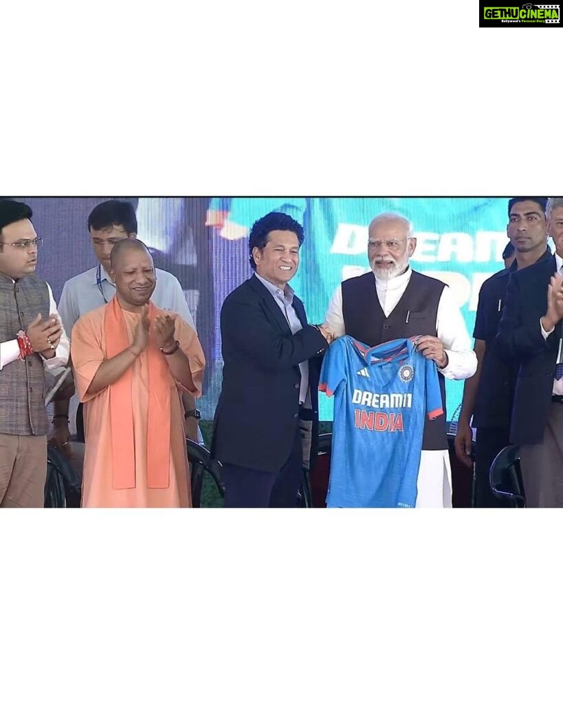 Sachin Tendulkar Instagram - As we witness India progressing towards leadership in various fields, it is equally important for us to become a healthier nation. A sporting culture can play a key role in this. World-class stadiums can inspire sportspersons and our society. It was an honour to be part of the foundation stone laying ceremony of the new cricket stadium in Varanasi - with Honourable PM Shri @narendramodi ji, Uttar Pradesh CM Shri @myogi_adityanath ji, BCCI officials, and other senior members of the cricketing fraternity. The stadium can truly become an example for a thriving multi-sport facility in India. I was also fortunate to visit the holy Kashi Vishwanath Temple in Varanasi, seeking blessings of Lord Shiva. May his divinity be with us all! 🕉️ हर हर महादेव 🙏
