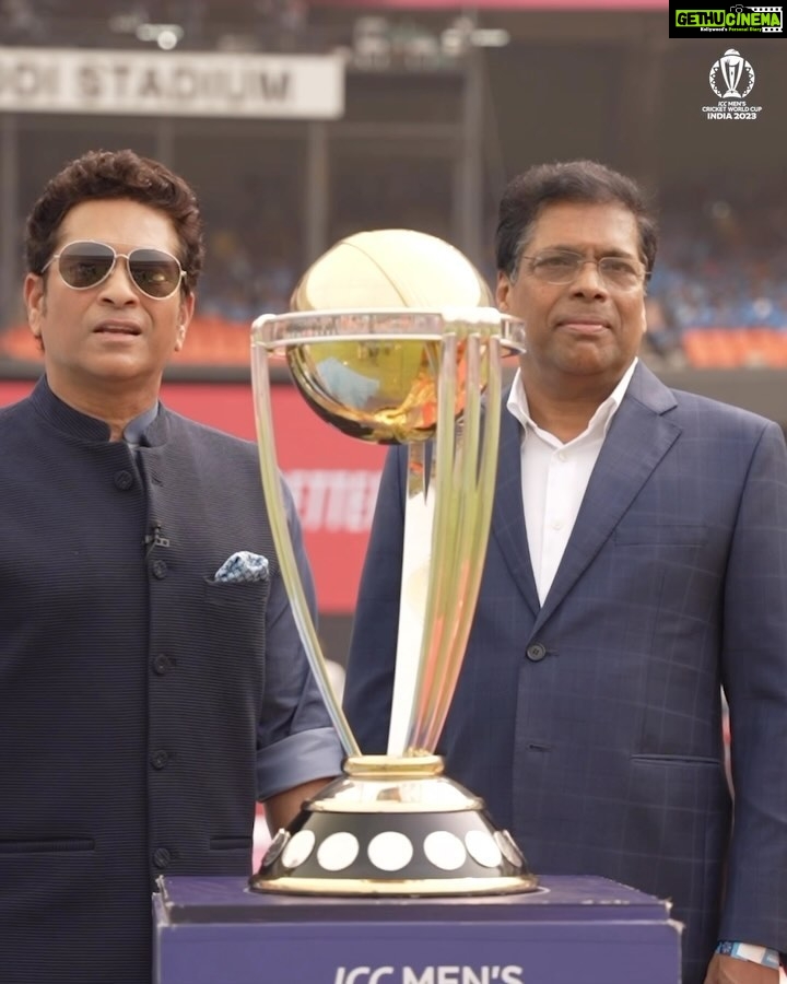 Sachin Tendulkar Instagram - “Sachin, Sachin” 🎶 Sachin Tendulkar reacts to the love from the crowd as he brought out the @cricketworldcup trophy 🏆 #CWC23
