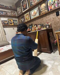 Sachin Tendulkar Instagram - Happy Dussehra to all celebrating Vijaya Dashami!🏏 
Just as the ball sails over the boundary, may the triumph of good over evil clear all the hurdles in your life. Keep batting for the right cause. Stay blessed! 
#VijayaDashami