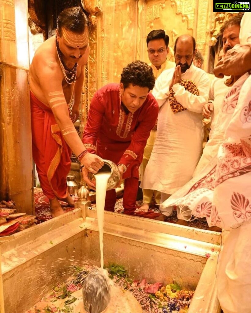 Sachin Tendulkar Instagram - As we witness India progressing towards leadership in various fields, it is equally important for us to become a healthier nation. A sporting culture can play a key role in this. World-class stadiums can inspire sportspersons and our society. It was an honour to be part of the foundation stone laying ceremony of the new cricket stadium in Varanasi - with Honourable PM Shri @narendramodi ji, Uttar Pradesh CM Shri @myogi_adityanath ji, BCCI officials, and other senior members of the cricketing fraternity. The stadium can truly become an example for a thriving multi-sport facility in India. I was also fortunate to visit the holy Kashi Vishwanath Temple in Varanasi, seeking blessings of Lord Shiva. May his divinity be with us all! 🕉️ हर हर महादेव 🙏