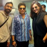 Sachin Tendulkar Instagram - Royalty at 35,000 ft ✈️ Wishing #TeamIndia all the very best for today! 🇮🇳 @sachintendulkar @anushkasharma #INDvPAK #InFlight #Ahmedabad