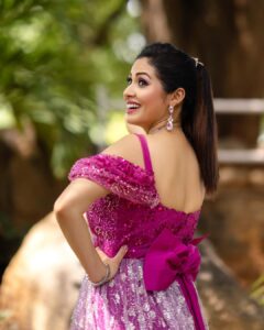 Sadha Instagram - 💓💓💓

Outfit & Styling @harinireddym 
PC @capturecrewstudios_ 

For #neethoneydance finale! 💚

#picsoftheday #sadaa