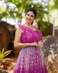 Sadha Instagram - 💓💓💓 Outfit & Styling @harinireddym PC @capturecrewstudios_ For #neethoneydance finale! 💚 #picsoftheday #sadaa