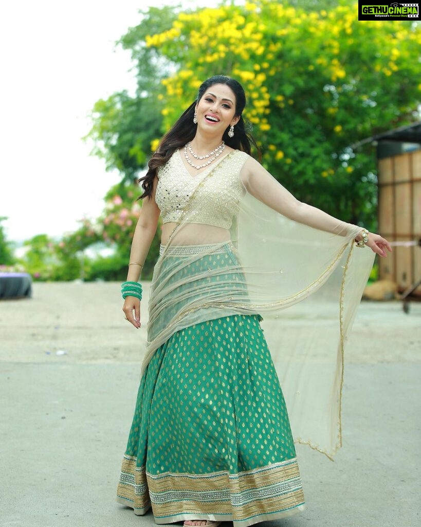 Sadha Instagram - 🌼🌼🌼 Stylist harinireddy Outfit @myriti Jewellery @kushalsfashionjewellery PC @ranjithpawan_photography #sadaa #picsoftheday