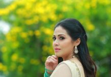 Sadha Instagram - Janmashtami wishes to you all! 🌼🌼🌼 Like Krishna, let’s be kind to all those around us, irrespective of their species! 💚 Stylist harinireddy Outfit @myriti Jewellery @kushalsfashionjewellery PC @ranjithpawan_photography #sadaa #janmashtami