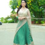 Sadha Instagram - 🌼🌼🌼 Stylist harinireddy Outfit @myriti Jewellery @kushalsfashionjewellery PC @ranjithpawan_photography #sadaa #picsoftheday