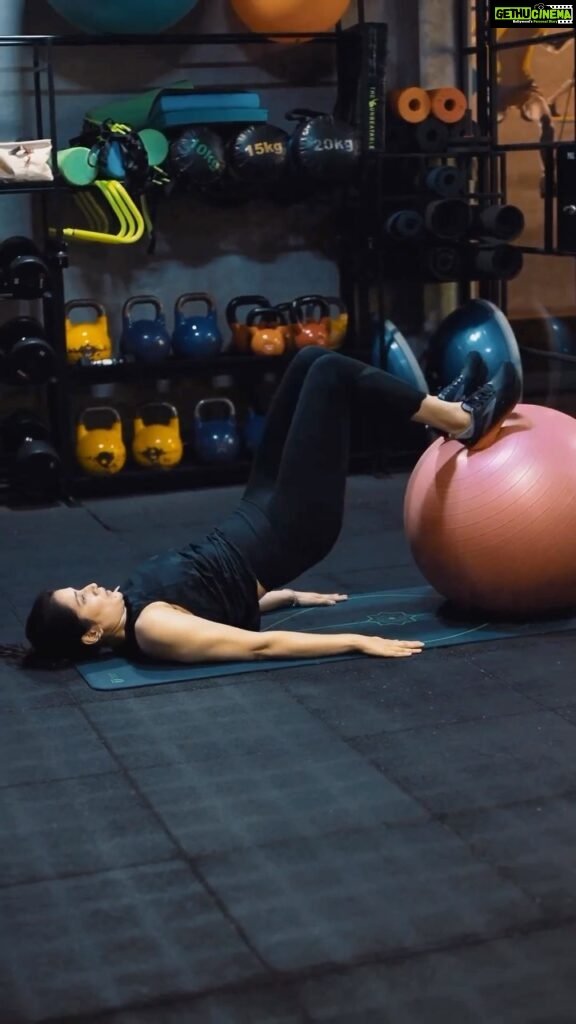 Sagarika Ghatge Instagram - Every workout is progress, be stronger than your excuse @prosport_fit @pradabholkar ProSport Fitness
