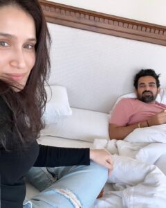 Sagarika Ghatge Instagram - The contrast lives!
I am done with half my day whereas the husband is enjoying his day off 🏠