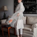 Sagarika Ghatge Instagram – | DIYA |

This gorgeous set of white chanderi kurta and ankle length pants in cotton is paired with a hand painted organza silk dupatta with delicate orange floral motifs. @akuteebysagarika 

Shop the look on www.akutee.co.in (link in bio)

Photographer: @sprinkledwords 
.
.
.
.
.

#AkuteeBySagarika #WomenOfAkutee #AkuteeClassics #Festive #Ethnic #Traditional #ChanderiKurta #HandPainted #Elegant #IndianWear #TimelessClassics #SagarikaGhatge #KurtaSet #ChanderiSilk #OccasionWear  #WhiteKurta #Style #MadeInIndia #OrganzaSilk #OrganzaDupatta #Floral