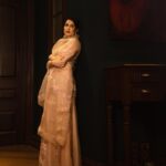 Sagarika Ghatge Instagram - Where simplicity meets elegance Wearing @devnaagri @vandafashionagency @sakaa_t #sgk