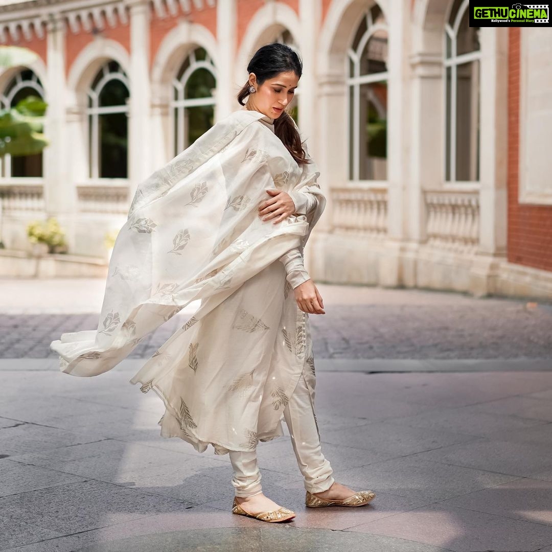 Sagarika Ghatge Instagram - | INDIRA | Off White chanderi anarkali in full sleeves paired with a off white churidar and a chanderi dupatta in palash foil motifs @akuteebysagarika Shop the look on www.akutee.co.in (link in bio) Photographer: @sprinkledwords HMU: @vikasrajput83 @mamta_singh06 . . . . . #AkuteeBySagarika #WomenOfAkutee #AkuteeClassics #Festive #Ethnic #Traditional #ChanderiKurta #FoilPrint #Elegant #IndianWear #TimelessClassics #SagarikaGhatge #KurtaSet #ChanderiSilk #OccasionWear #Anarkali #Style #MadeInIndia #ChanderiSuits #ChanderiAnarkali