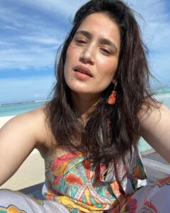 Sagarika Ghatge Instagram - Sun kissed #nofilter☀️💙 

@Conrad_Maldives @eastern.travels
 #travelgram #conradmaldives #stayinspired #themuraka 

👗 @_shrutisancheti