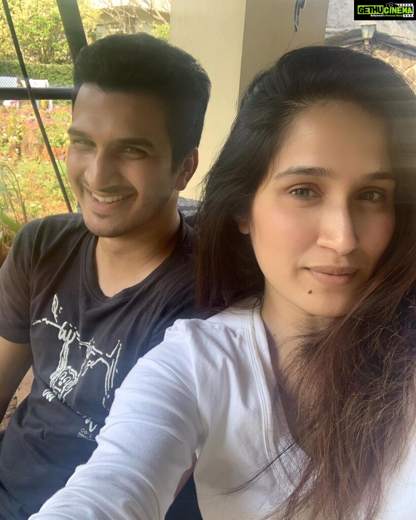 Sagarika Ghatge Instagram - Happiest birthday to my Bestest ❤️ keep shining bright and moving upwards . So so proud of what you have achieved . Love you ❤️ @shivjeet_g