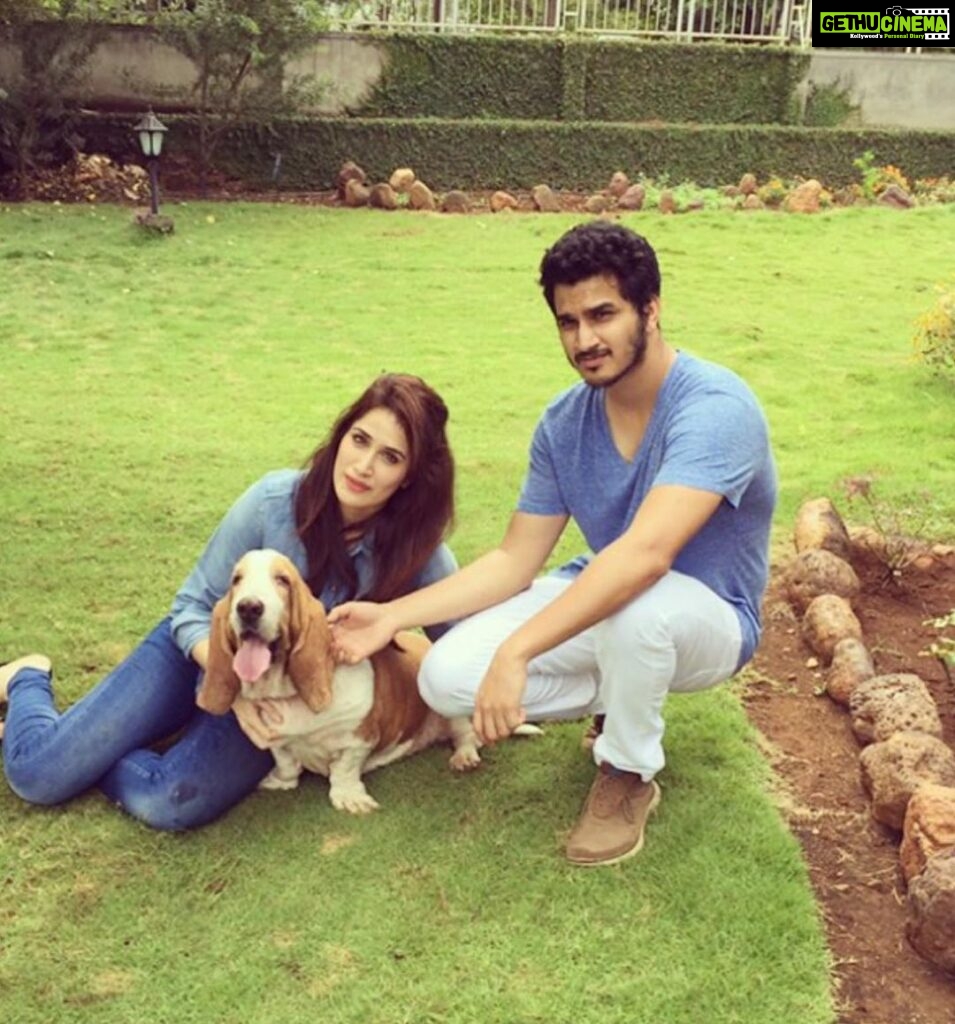 Sagarika Ghatge Instagram - #throwback with our little Figster !! Miss him ❤️ @shivjeet_g