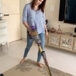Sagarika Ghatge Instagram – Found a very fancy new gadget to play with . The #dysonv11 vacuum cleaner. Senses adapts and deep cleans. #dysonindia #dysonhome