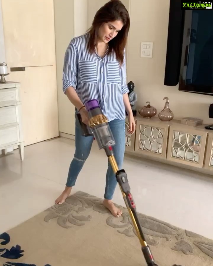 Sagarika Ghatge Instagram - Found a very fancy new gadget to play with . The #dysonv11 vacuum cleaner. Senses adapts and deep cleans. #dysonindia #dysonhome