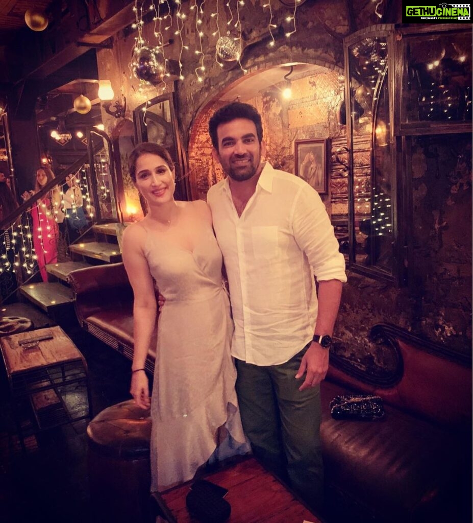 Sagarika Ghatge Instagram - Welcoming 2020 with the man who lights up my life - Happy new year to everyone . Thank you 2019 for all the love and learnings 🙏