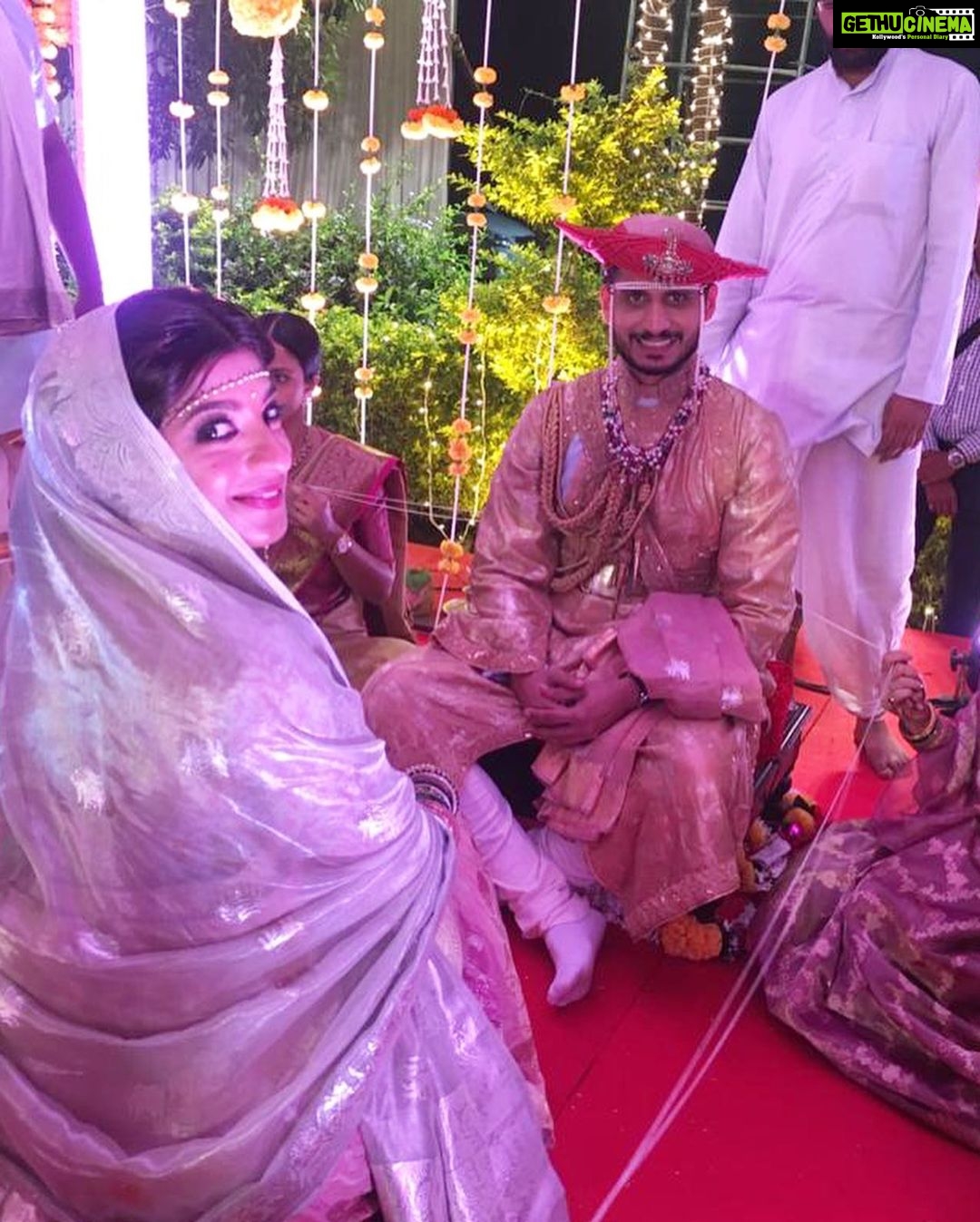 Sagarika Ghatge Instagram - Wedding day !!! Welcome to the family Shreya 🤗 Kolhapur