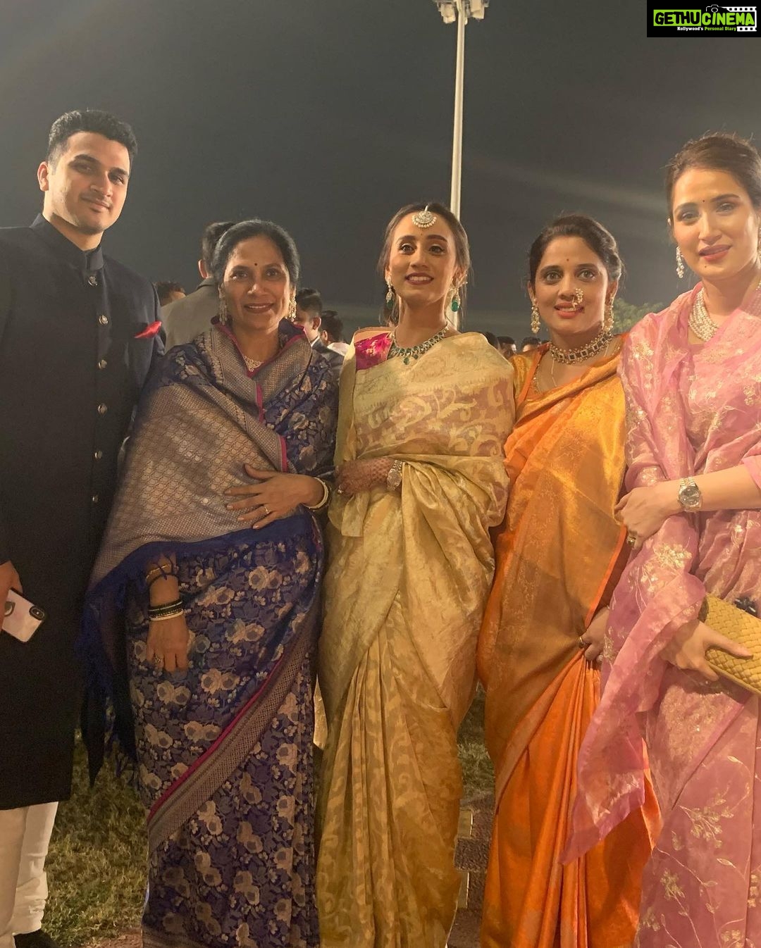 Sagarika Ghatge Instagram - Happy birthday Aai !!! Love you 😘 @urmila_ghatge