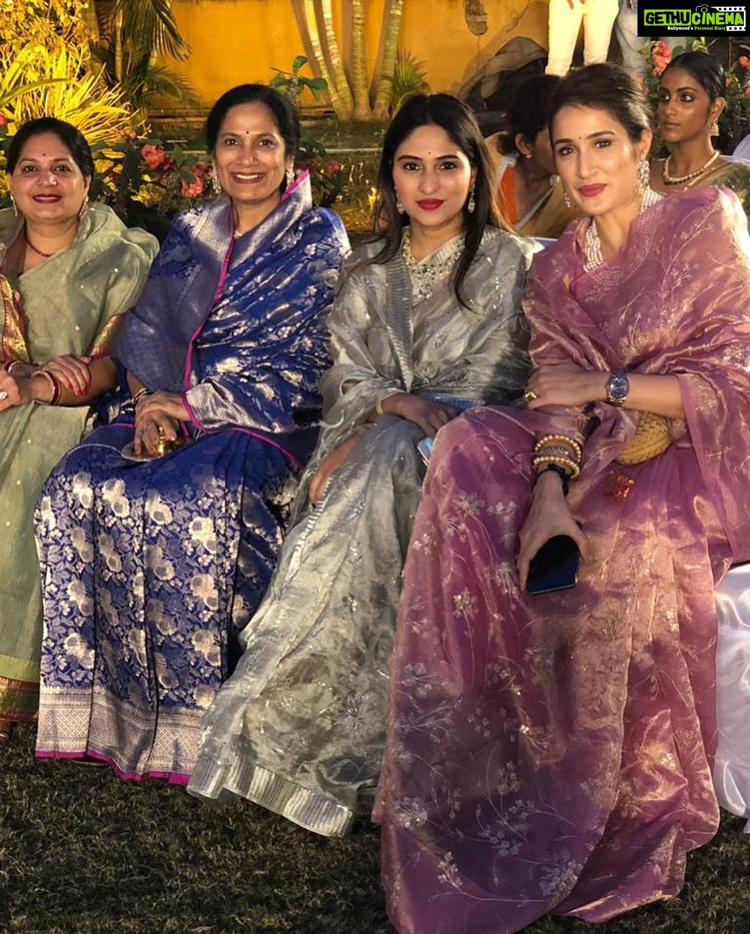 Sagarika Ghatge Instagram - Wedding day !!! Welcome to the family Shreya 🤗 Kolhapur