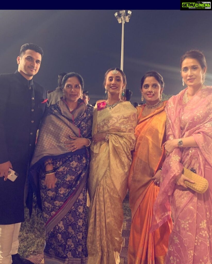 Sagarika Ghatge Instagram - Wedding day !!! Welcome to the family Shreya 🤗 Kolhapur