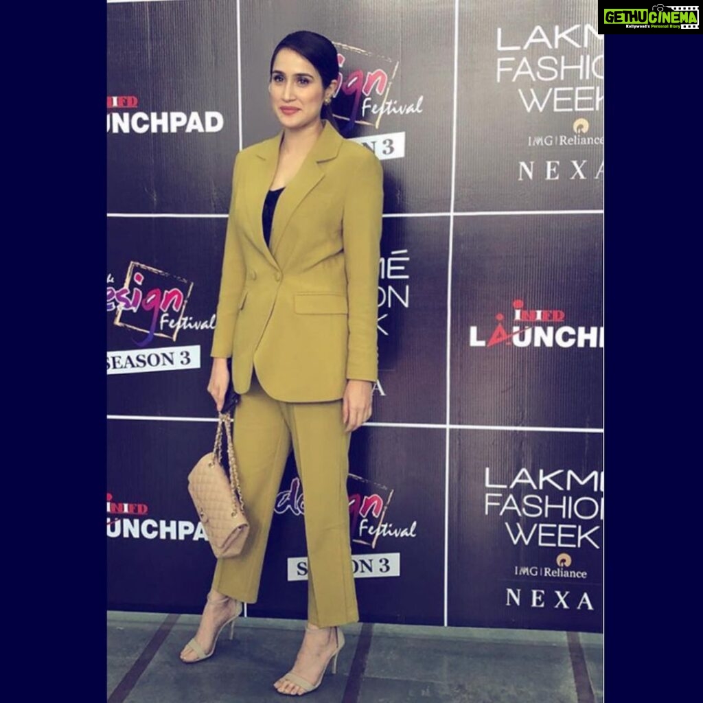Sagarika Ghatge Instagram - Had a great time judging emerging talent from INIFD in design and interiors in association with Lakme fashion week. Wearing @bellicimo_ styled by @krishnabhanushali12