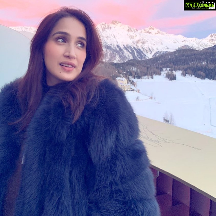 Sagarika Ghatge Instagram - Missing the ❄️!! #decemberishere❄️ #throwbacktothealps