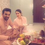 Sagarika Ghatge Instagram - Wishing everyone a very Happy Diwali. Love and light . #grateful 🙏🙏🙏