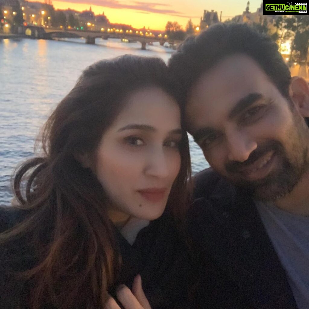 Sagarika Ghatge Instagram - Happiest birthday to my 🌍 !! Have the best year and keep shining bright as always. I love you .