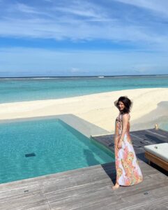 Sagarika Ghatge Instagram - Sun kissed #nofilter☀️💙 

@Conrad_Maldives @eastern.travels
 #travelgram #conradmaldives #stayinspired #themuraka 

👗 @_shrutisancheti