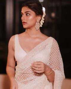 Saiee Manjrekar Instagram - Thank you #LokmatMostStylish @rishidarda @lokmat 💗

Saree - @houseofneetalulla
Jewellery - @tyaanijewellery
Styled by - @anishagandhi3 @rochelledsa
Assisted by - @lavinaajbani
Pictures - @thetiltedlens
Makeup - @mitavaswani
Hair - @rasilaravariamua