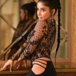 Sakshi Agarwal Instagram - "A fierce heart, a warrior's soul, and the power of black. ⚔️🖤 #WarriorVibes" . #FearlessFighter #darkdefender #warriorsoul #blackispower #eleganceinblack #blackandfearless #sakshiagarwal #kollywood #boldshoot . @murugeshmakeup_hair @sathyaphotography3 @soigne_official_ @ecrgroupofhotelandresorts @jonnyjd5 @a.la.modebyakanksha Chennai, India