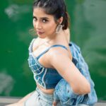 Sakshi Agarwal Instagram - Delete that old version of me in your head…………. it has expired😜 . #sakshiagarwal #denimjacket #denimstyle #braidstyles #loveforfashion #lovefordenim❤️ #instamood #kollywood . @murugeshmakeup_hair @sathyaphotography3 @soigne_official_ @ecrgroupofhotelandresorts @jonnyjd5 @krush_makeup_artistry Chennai, India