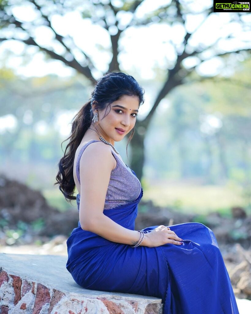 Sakshi Agarwal Instagram - Curves and confidence, draped in the beauty of a saree. 💃✨ #SareeGlam #CelebratingCurves . @murugeshmakeup_hair @sathish_photography49 @fineshinejewels @sri_boutique_byprema Chennai, India