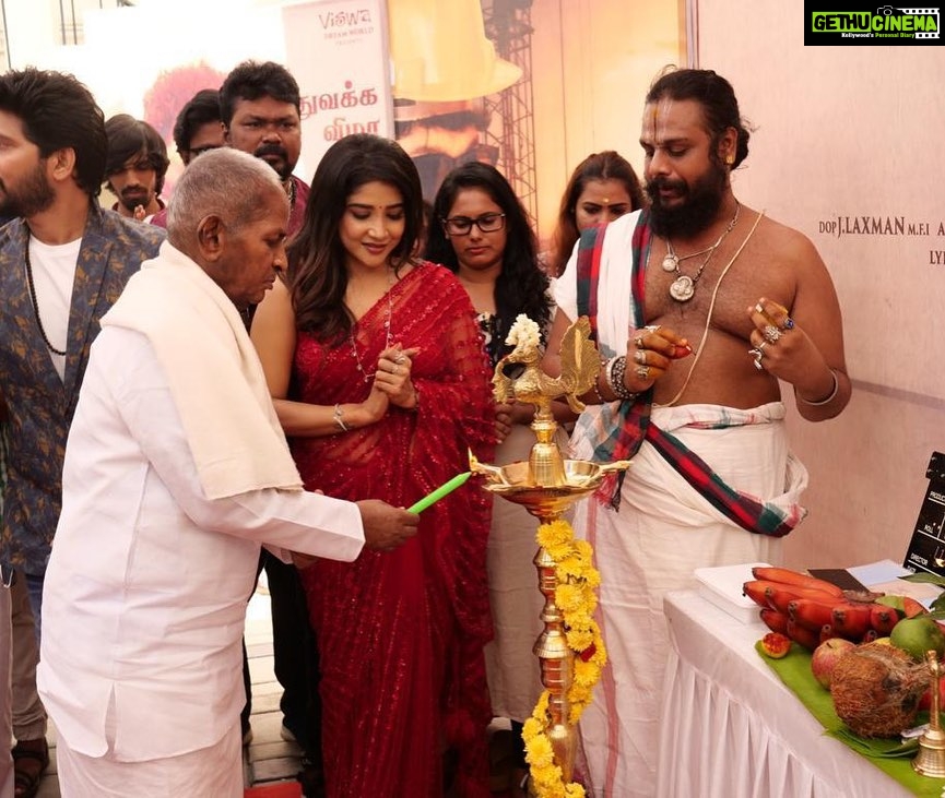 Sakshi Agarwal Instagram - #Saara begins its journey with blessings from the Maestro #illiyaraja sir. . A heroine centric film ❤️ battling between love and true friendship. Yet another action packed🔥 . Shooting begins in full flow. . @iamsakshiagarwal #YogiBabu #Ilayaraja sir @Bharathiraja sir #KarthikRaja #RoboShankar @rajithkanna8 #Viswadreamworld @vijayvishwaofficial @sultha.raja786 . Thank you @samyakksarees @lakshana_priya_mua @jonnyjd5 Chennai, India