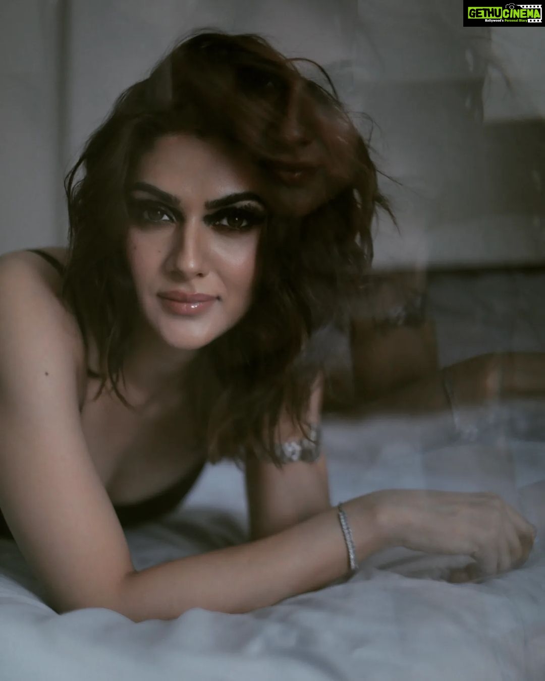Sakshi Chaudhary Instagram - Like stars in a cloudy night 🌙 📸- @tusharmahajanofficial 💄- @imsumansingh #instagram #shining #moon #stars #love #live #life #explorepage #explore #instagood #fashion #lifestyle #follow #like #photography #india #trend #instadaily #music #style #reels #foryou #likes #photooftheday #beautiful #smile #art #nature #insta #trending