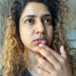 Sameera Sherief Instagram - ⚠️ Trigger warning ⚠️ ⚠️ Not to directly or indirectly hurt anyone ⚠️ Every story has each one’s perception and this is my take. . A picture clicked just for the sake of memory, never thought it would make it to my feed! But I just wanna know your thoughts on this… . . Looks like I had great fight with sisters/friends/HUSBAND . . Great time with HUSBAND . . Surely something would be wrong with husband wife . . So when I wasn’t married to Anwar jaan I use to have bruises on my body, which were actually by my nephew Ayaan, and Anwar jaan use to have similar by his nephew prince. But this use to look like he n I had great fight. This morning this happened by mistake by Arhaan. But when u look at the wound, it for sure looks like could have been coz of my husband. Yea we fight, we argue., most of all We Love Each-other immensely. How many of u happen to face such situations in life due to accidents? . . With this post, I would say don’t judge anything or anyone with your perspective. What & how they are is a different story all together.