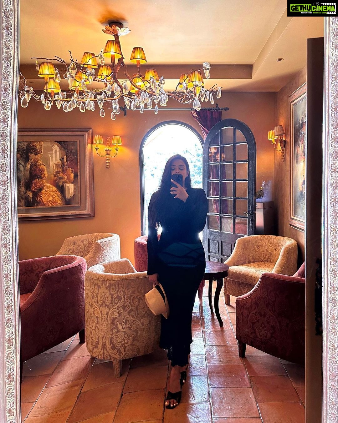 Samiksha Jaiswal Instagram - 🖤 Èze-Village